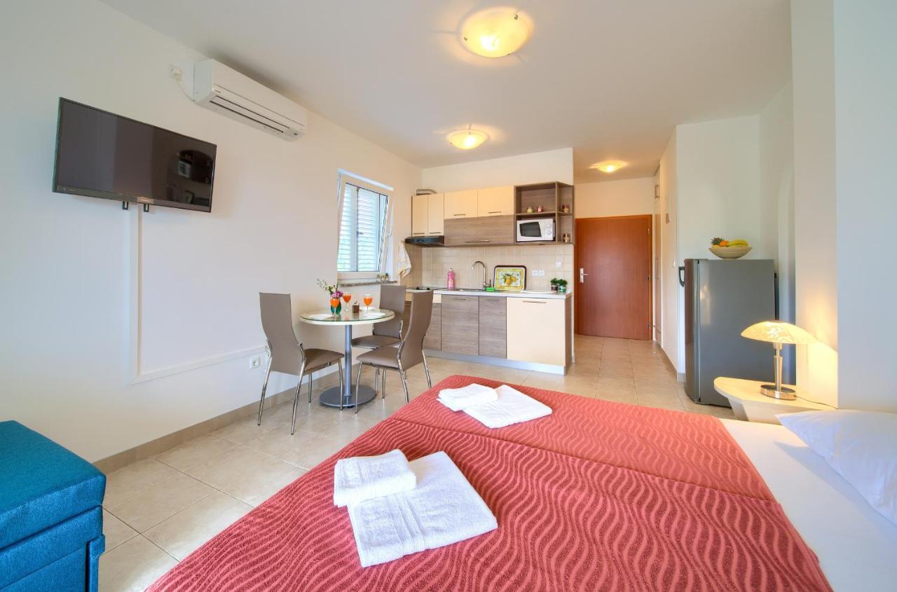 Apartments Ivica Krk Island Šilo Екстериор снимка