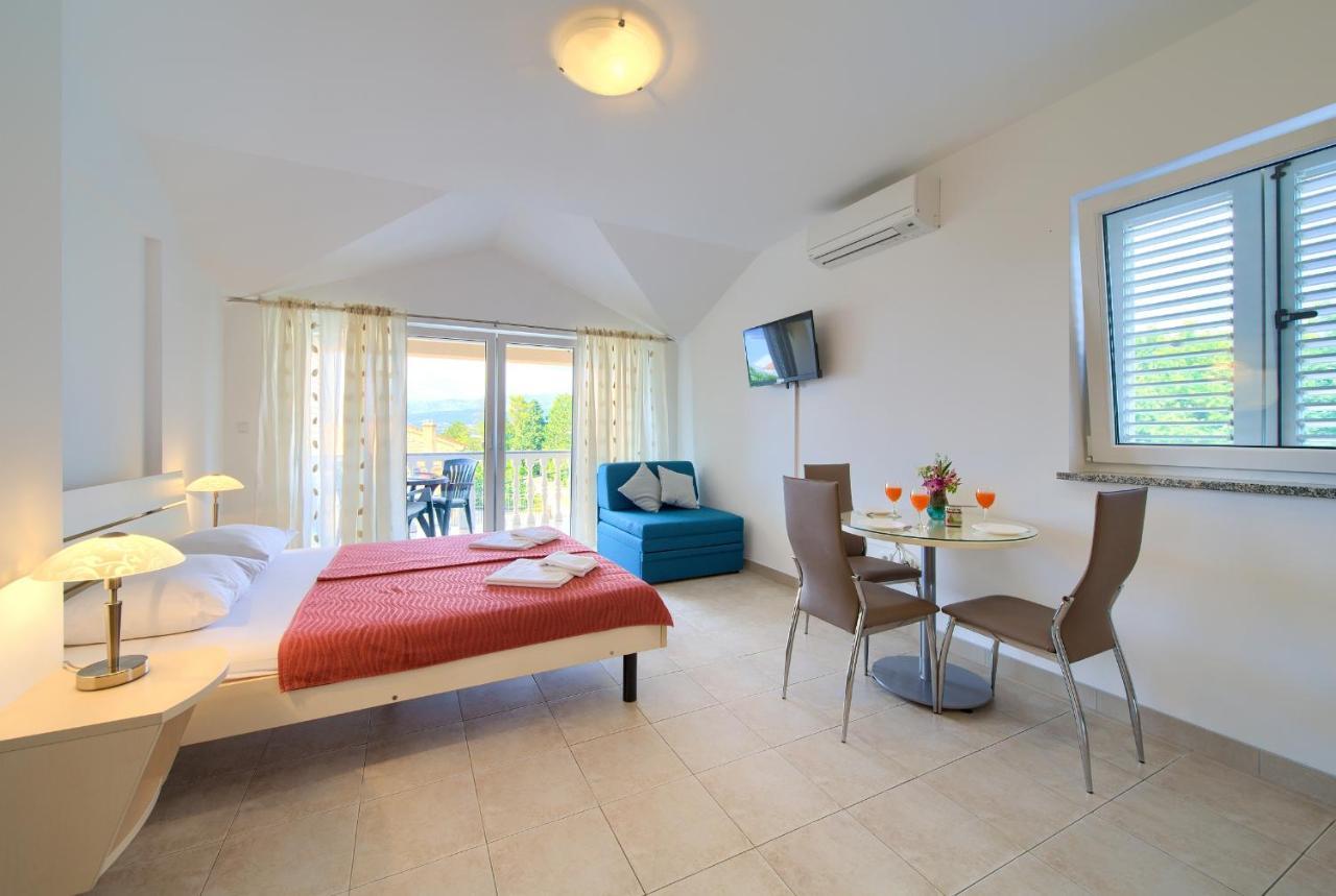 Apartments Ivica Krk Island Šilo Екстериор снимка