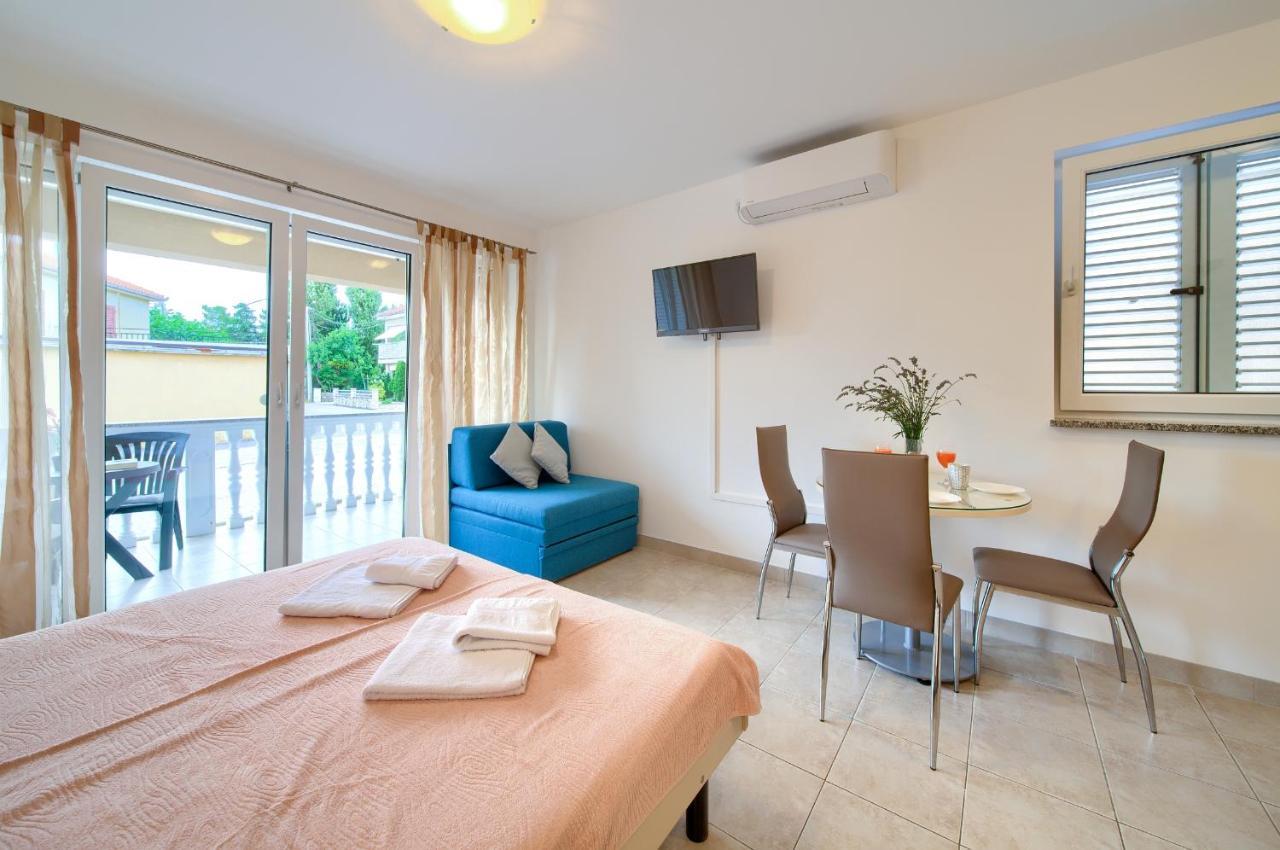 Apartments Ivica Krk Island Šilo Екстериор снимка
