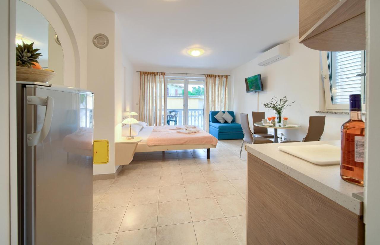 Apartments Ivica Krk Island Šilo Екстериор снимка